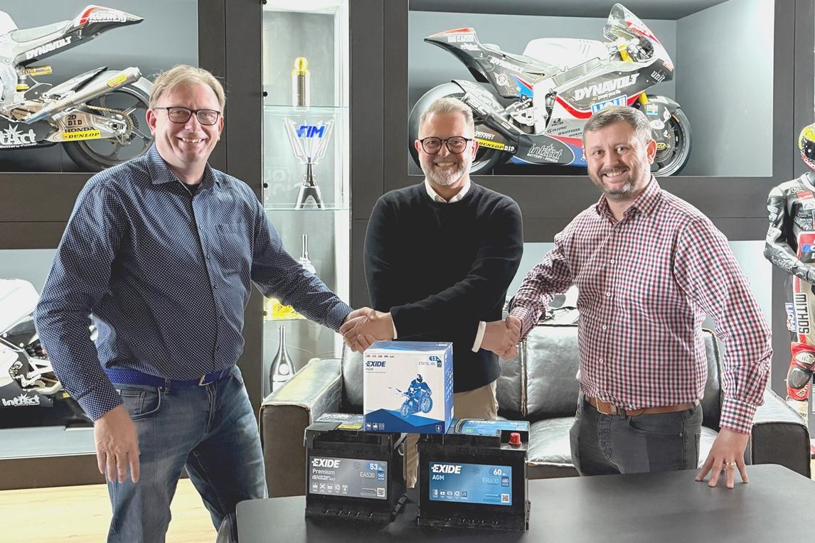 exide-partnerschaft-moto2-team — Exide Technologies und LIQUI MOLY Dynavolt Intact GP Team bekräftigen Partnerschaft mit Dreijahresvertrag.jpg